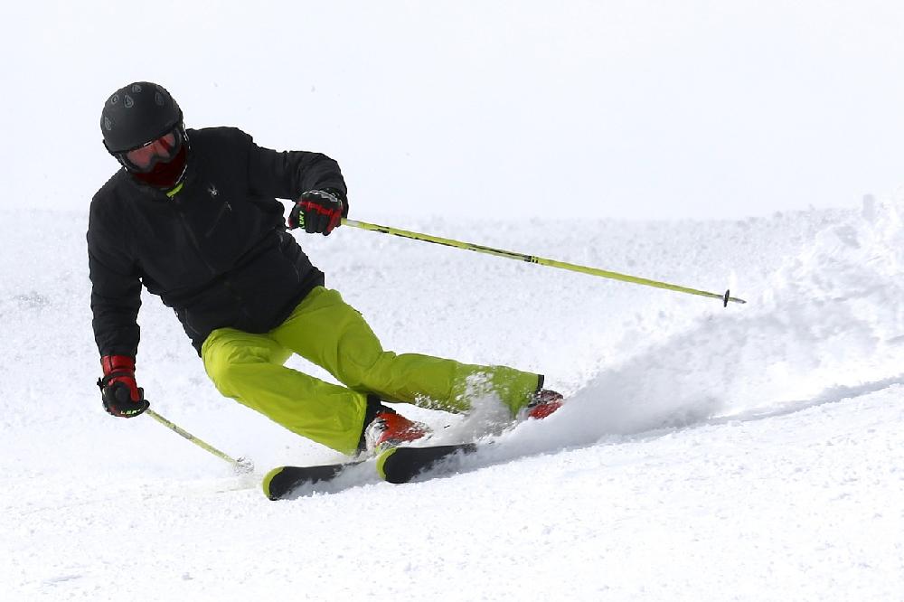 Jak wybrać odpowiednie kijki narciarskie?